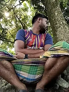 X-_boy: διαδικτυακό σόου στην κάμερα