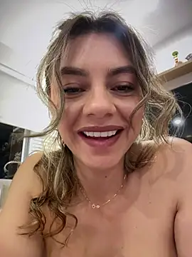 alicee16 Adlı Modelin Canlı XXX Sohbeti