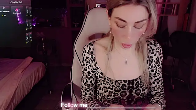 AnnieGOld_ Chat XXX in diretta