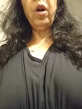 NakedMILFx Chat XXX in diretta