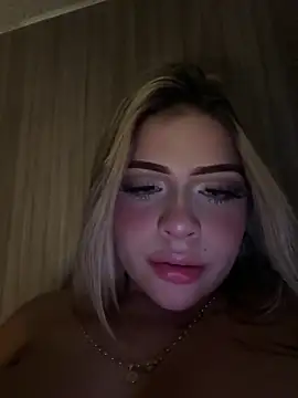 MiaWhitePink_ webkamerás műsora