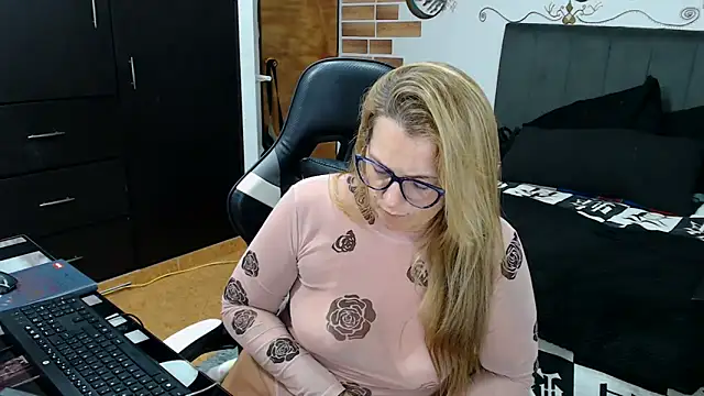 perlagoloza05 Live XXX-Chat