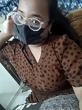 MaggieTelugu-15 Adlı Modelin Canlı XXX Sohbeti