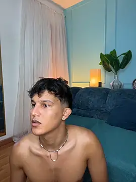 Leo_Savage_: διαδικτυακό σόου στην κάμερα