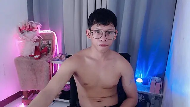 XXX chat uživo modela pinkcock_froi2305