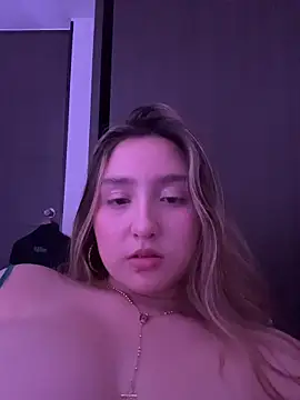 Chat +18 de MoraInFire ao vivo