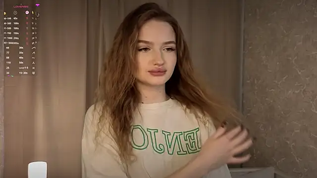 SolLocy Adlı Modelin Canlı XXX Sohbeti