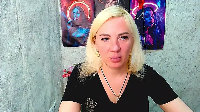 XXX chat uživo modela EmmaCat_
