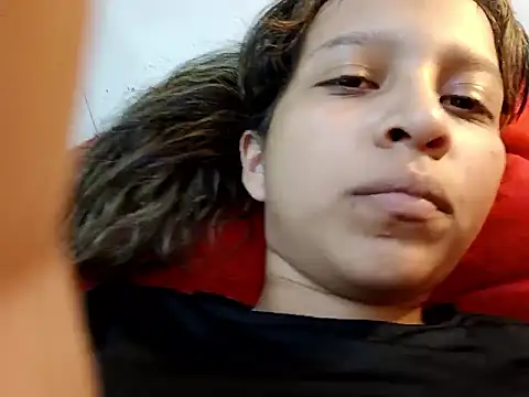 naty_18 Adlı Modelin Canlı XXX Sohbeti