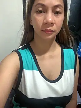 XXX chat uživo modela xxpinayboobsxx