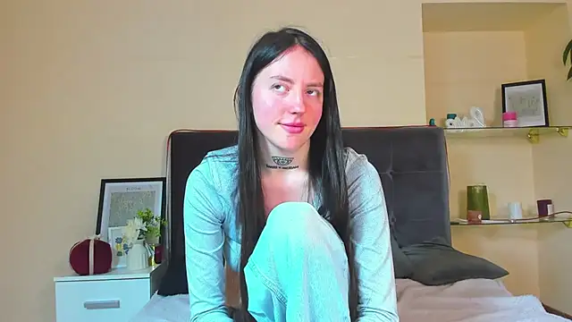 AdrianaCult Adlı Modelin Canlı XXX Sohbeti