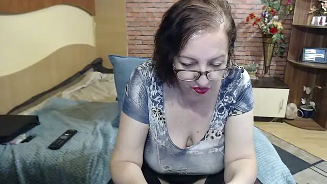 دردشة EvelyneFlirtyMilf الجنسية المباشرة