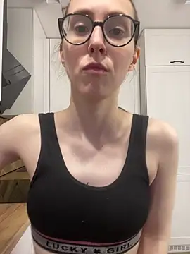 Show modela MartiniiSelenna na web-kameri