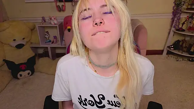 Iris_Ivory Adlı Modelin Canlı XXX Sohbeti