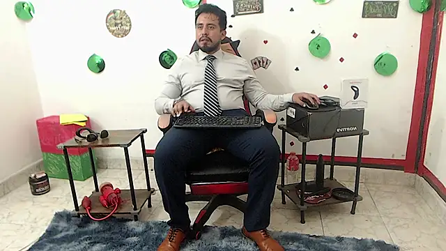 Chatroom XXX en direct de KalethBigDick