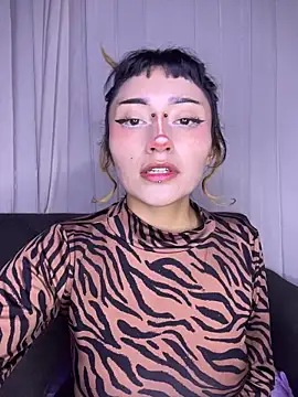 baby_akuma Chat XXX live