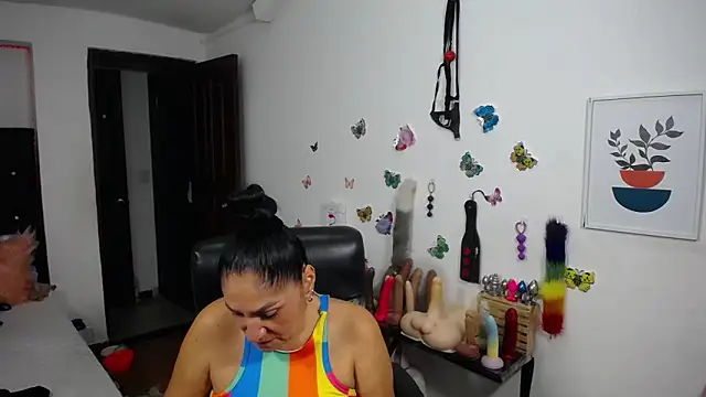 mature_bigboobs10 élő XXX-chatje