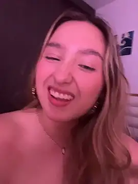 Chat +18 de MoraInFire ao vivo