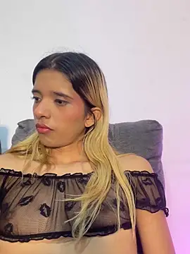 Kyliegolden's Live XXX Chat