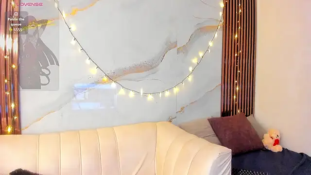 SaraApril_1 élő XXX-chatje