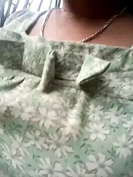 XXX chat uživo modela Cucci07