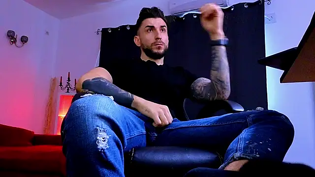 MightyAaron66 Live XXX-chat