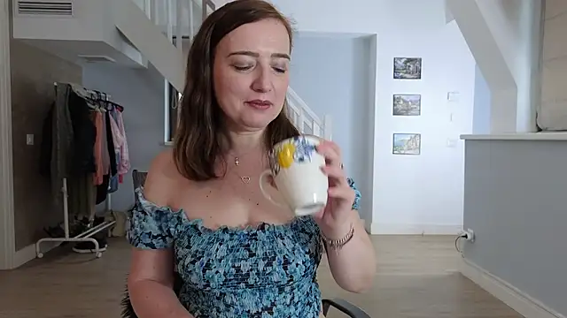 Blue_Angel_Sweet Adlı Modelin Canlı XXX Sohbeti