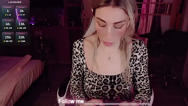 Онлайн чат XXX AnnieGOld_