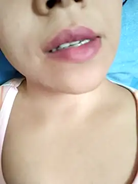 دردشة Anki-doll الجنسية المباشرة