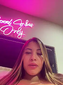 sexyyykloeeのライブXXXチャット