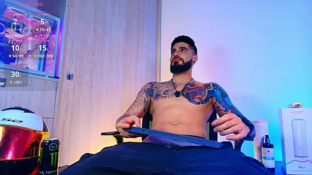 Asmodeus_bael_: διαδικτυακό σόου στην κάμερα