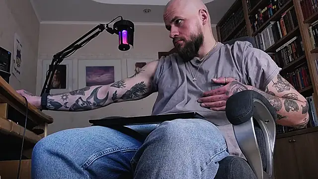 Show modela FindomJason na web-kameri