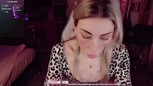 AnnieGOld_'s Live XXX Chat