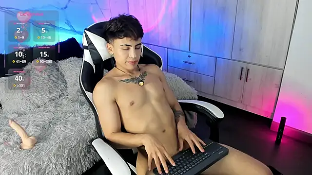 Show modela Saimonvela na web-kameri