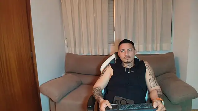 Вебкам-шоу Milanthompson2025