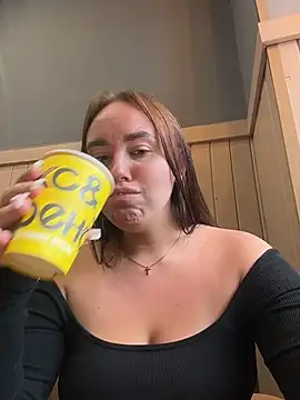 Chat +18 de KiraSunshine ao vivo