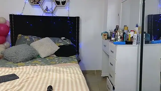 دردشة charlotte_077 الجنسية المباشرة