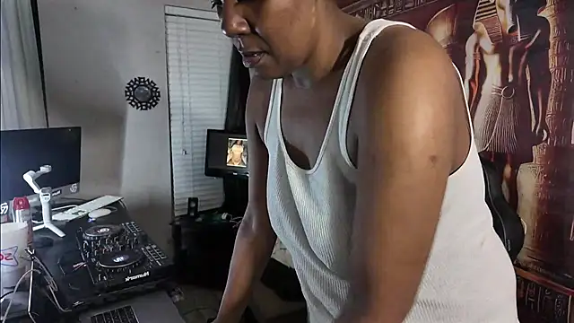 Triggerhappycj100 Live XXX-Chat