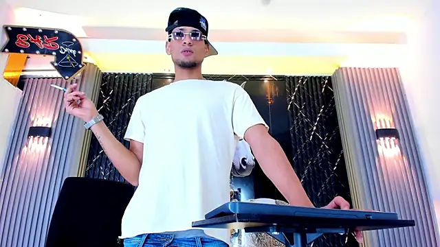 the_knights_of_the_night Show in webcam