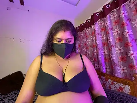 Chat +18 de LouleyRanii ao vivo