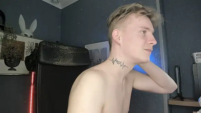 Show modela AlexxSweet na web-kameri