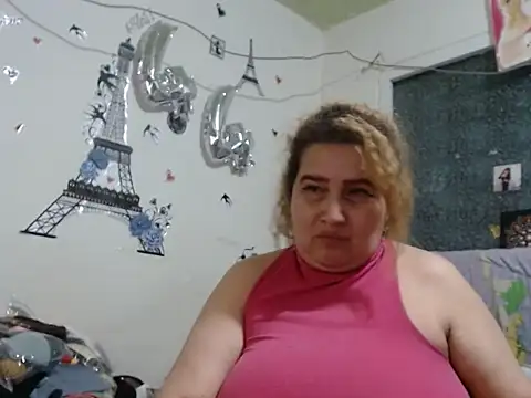 Perla1981-- Live XXX-Chat