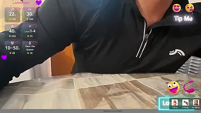 TARKAN1: διαδικτυακό σόου στην κάμερα