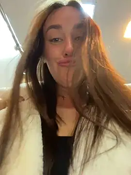 KiraSunshine Adlı Modelin Canlı XXX Sohbeti