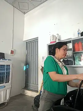 Ivy_Trix2's Live XXX Chat