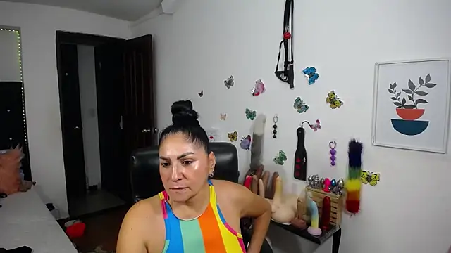 mature_bigboobs10 Adlı Modelin Canlı XXX Sohbeti