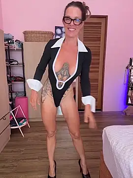 Chatroom XXX en direct de mommyselenafit_