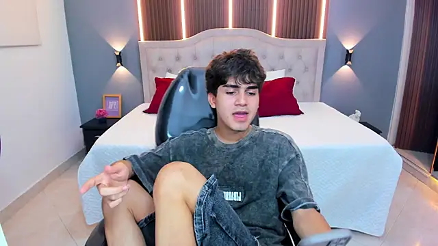 Tommy18__ 라이브 XXX 채팅