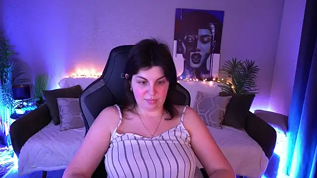 MirandaWong Chat XXX in diretta