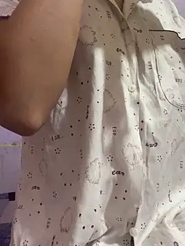 Sandhya_77 élő XXX-chatje